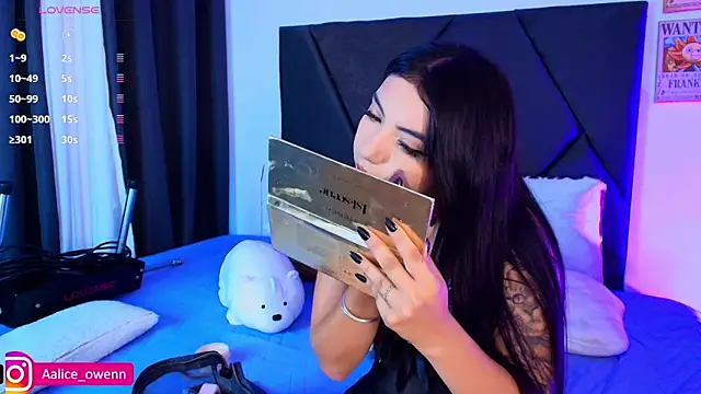 Snapshot of Aliceowenn chatting on November 12, 9:36 pm Aliceowenn online show from November 12, 9:36 pm