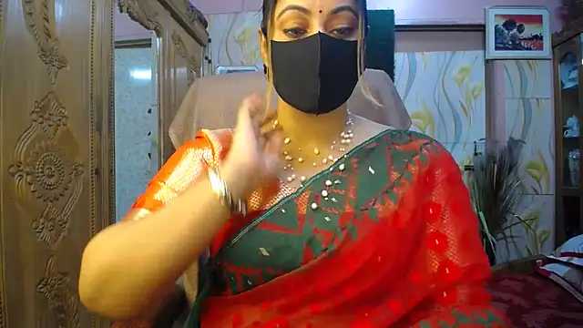 Snapshot of SohanaSabaSexy chatting on December 15, 5:17 pm SohanaSabaSexy online show from December 15, 5:17 pm