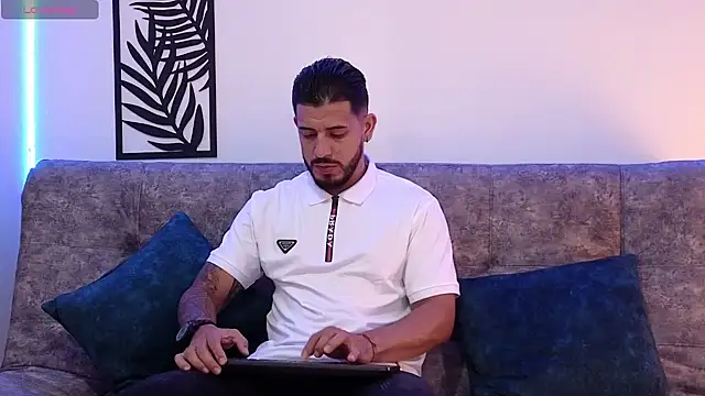 Snapshot of Bruno_Mattos chatting on December 24, 6:06 pm Bruno Mattos online show from December 24, 6:06 pm