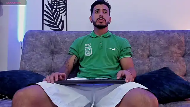 Snapshot of Bruno_Mattos chatting on January 29, 11:35 pm Bruno Mattos online show from January 29, 11:35 pm