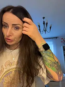 Snapshot of _AHHA_ chatting on October 24, 8:11 am AHHA online show from October 24, 8:11 am