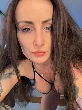 Snapshot of _AHHA_ chatting on November 1, 8:27 am AHHA online show from November 1, 8:27 am