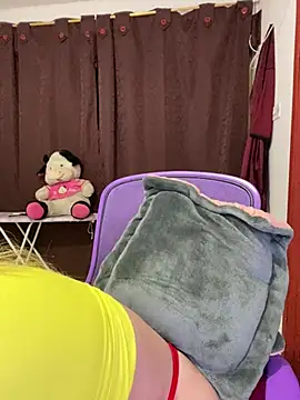 CristalGmez online show from June 18, 1:50 am