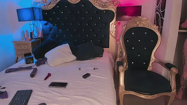 EmilyAllen  online show from December 11, 5:21 am