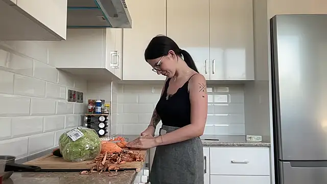 Snapshot of RoxiBlack chatting on November 10, 7:40 am RoxiBlack online show from November 10, 7:40 am