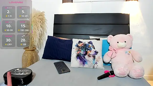 Julieta Coopeer  online show from February 16, 10:44 am