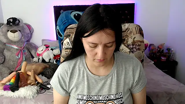 Snapshot of Lorenahot_06 chatting on December 20, 11:12 pm Lorenahot 06 online show from December 20, 11:12 pm