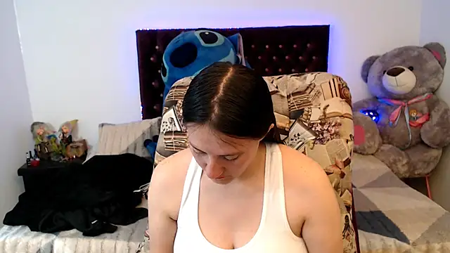 Snapshot of Lorenahot_06 chatting on April 2, 7:11 pm Lorenahot 06 online show from April 2, 7:11 pm