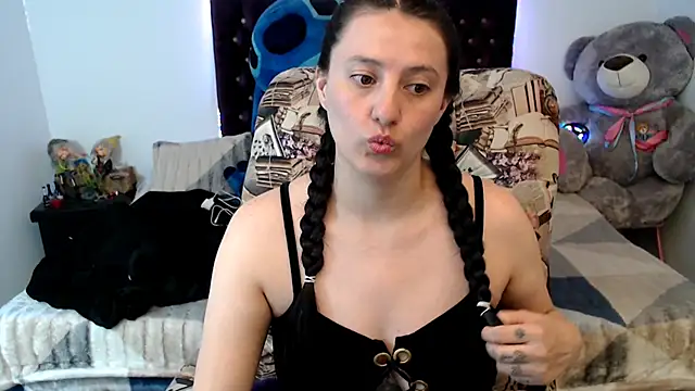 Snapshot of Lorenahot_06 chatting on April 9, 6:35 pm Lorenahot 06 online show from April 9, 6:35 pm