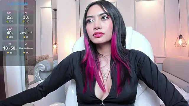 Snapshot of AzuraKindong chatting on February 17, 10:58 pm AzuraKindong online show from February 17, 10:58 pm
