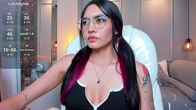 AzuraKindong online show from November 19, 7:14 pm