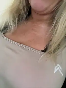 Snapshot of ChristyAdair chatting on March 16, 10:33 am ChristyAdair online show from March 16, 10:33 am