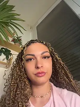 Snapshot of La_Nebulleuse-Nebulla chatting on June 24, 9:47 pm La Nebulleuse-Nebulla online show from June 24, 9:47 pm