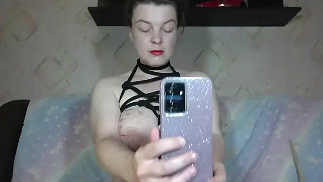 Snapshot of DarkIlona chatting on June 18, 7:08 am DarkIlona online show from June 18, 7:08 am