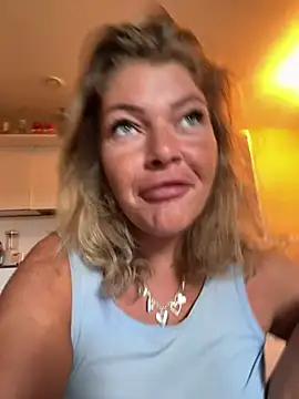 Snapshot of GabyHofstede chatting on August 7, 7:43 am GabyHofstede online show from August 7, 7:43 am