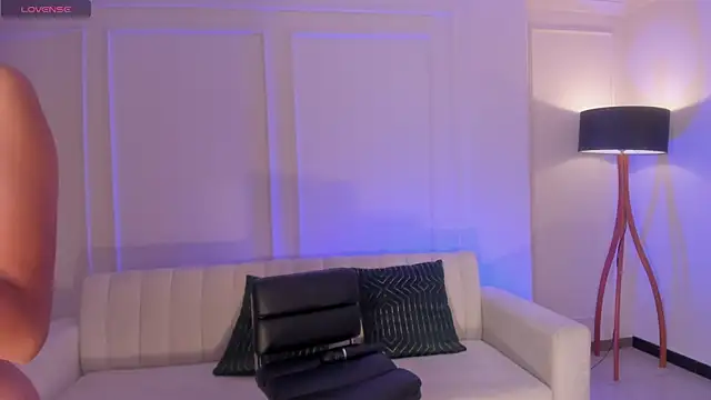 sarawinstone online show from March 5, 11:27 pm