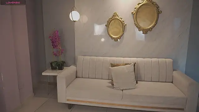 Snapshot of sarawinstone chatting on February 14, 12:13 pm sarawinstone online show from February 14, 12:13 pm