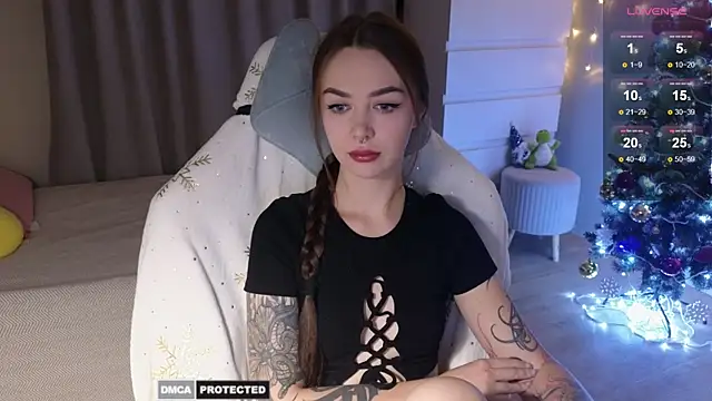 Snapshot of kate_leoo chatting on December 16, 1:43 pm kate leoo online show from December 16, 1:43 pm