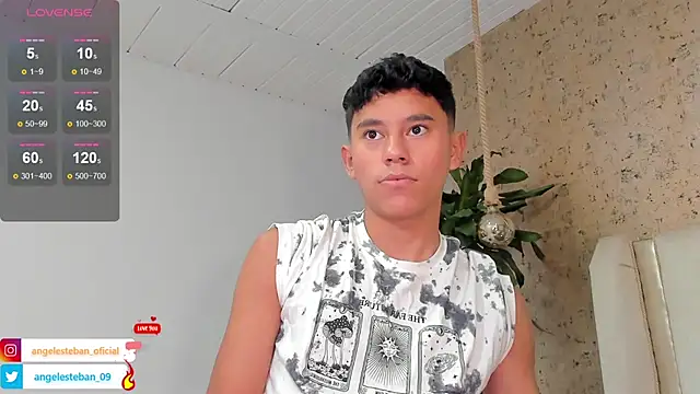 Snapshot of Angel_esteban_fx chatting on February 1, 4:24 am Angel esteban fx online show from February 1, 4:24 am