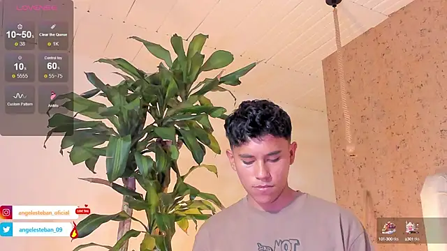 Snapshot of Angel_esteban_fx chatting on February 2, 10:24 am Angel esteban fx online show from February 2, 10:24 am