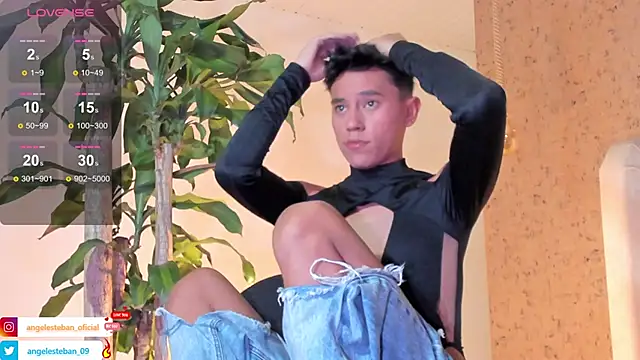 Snapshot of Angel_esteban_fx chatting on February 7, 3:45 am Angel esteban fx online show from February 7, 3:45 am