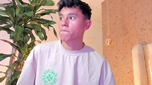 Snapshot of Angel_esteban_fx chatting on February 8, 7:04 am Angel esteban fx online show from February 8, 7:04 am