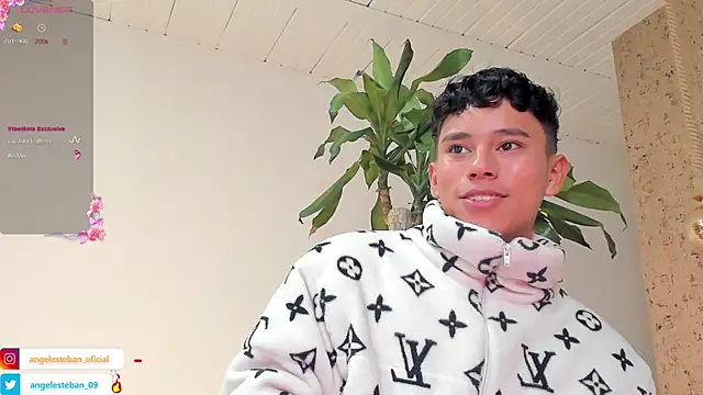 Snapshot of Angel_esteban_fx chatting on March 13, 6:48 am Angel esteban fx online show from March 13, 6:48 am