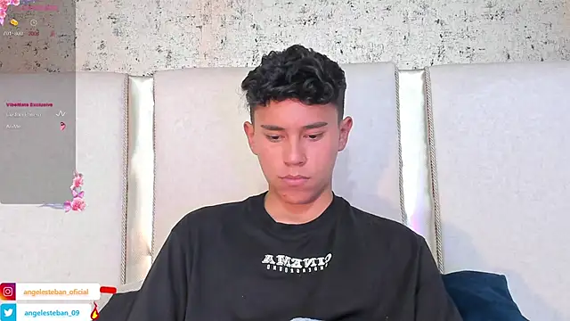 Snapshot of Angel_esteban_fx chatting on March 15, 10:03 am Angel esteban fx online show from March 15, 10:03 am