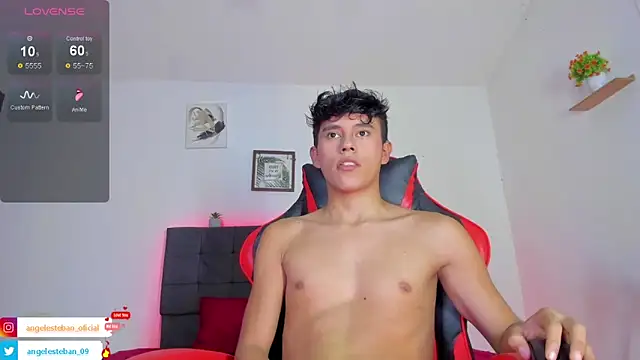 Snapshot of Angel_esteban_fx chatting on October 13, 4:01 am Angel esteban fx online show from October 13, 4:01 am