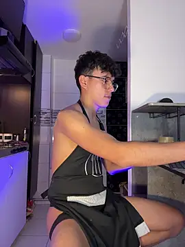 Snapshot of Angel_esteban_fx chatting on February 26, 4:44 am Angel esteban fx online show from February 26, 4:44 am