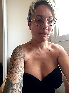 Snapshot of marinella07 chatting on January 8, 9:22 am marinella07 online show from January 8, 9:22 am