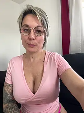 Snapshot of marinella07 chatting on January 15, 11:48 am marinella07 online show from January 15, 11:48 am