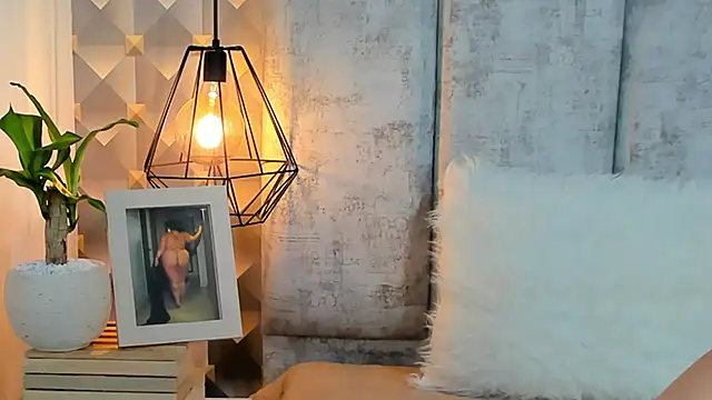 Snapshot of Sara_Thompsoon chatting on February 8, 12:08 pm Sara Thompsoon online show from February 8, 12:08 pm