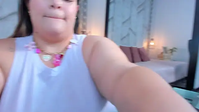 Snapshot of Sara_Thompsoon chatting on February 23, 11:29 am Sara Thompsoon online show from February 23, 11:29 am