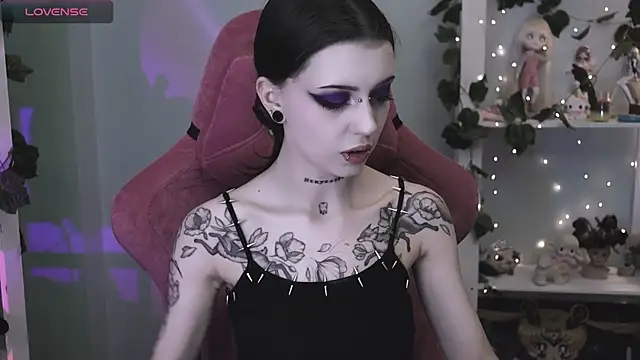 Snapshot of prettybones chatting on June 22, 9:45 pm prettybones online show from June 22, 9:45 pm