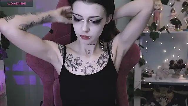 Snapshot of prettybones chatting on June 29, 9:37 pm prettybones online show from June 29, 9:37 pm