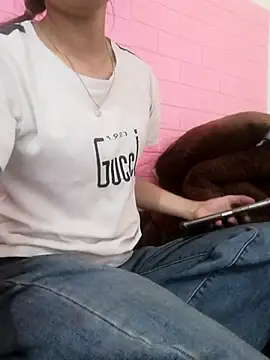 Snapshot of -Almira- chatting on September 24, 2:37 am -Almira- online show from September 24, 2:37 am