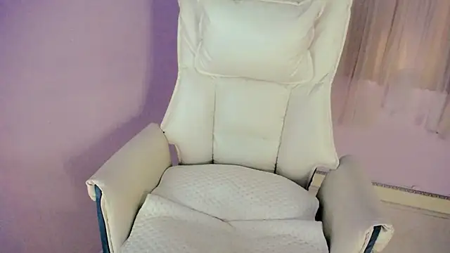 Snapshot of __18Angel__ chatting on October 28, 6:50 am 18Angel online show from October 28, 6:50 am