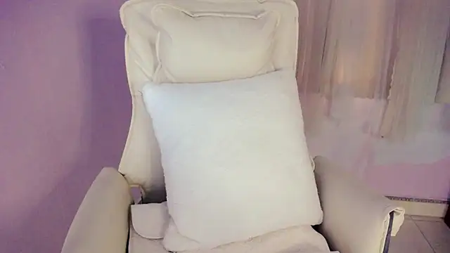 Snapshot of __18Angel__ chatting on November 19, 6:46 am 18Angel online show from November 19, 6:46 am