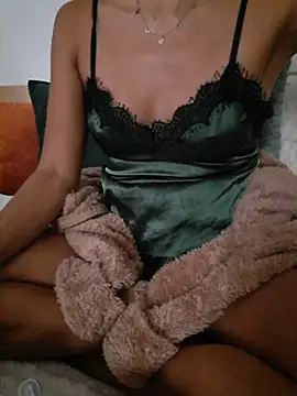 Snapshot of SexyErola27 chatting on May 9, 9:14 am SexyErola27 online show from May 9, 9:14 am