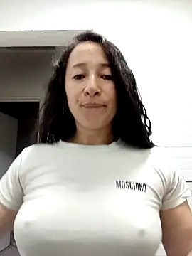 emilypoppy3 online show from April 25, 2:03 am