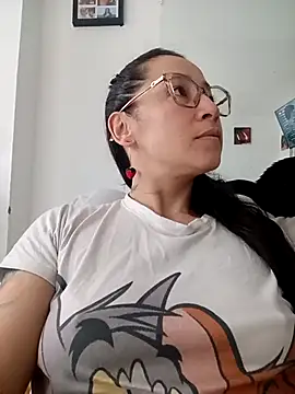 Snapshot of emilypoppy3 chatting on May 5, 12:35 pm emilypoppy3 online show from May 5, 12:35 pm