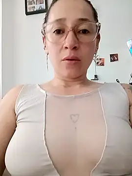 Snapshot of emilypoppy3 chatting on May 7, 12:43 pm emilypoppy3 online show from May 7, 12:43 pm