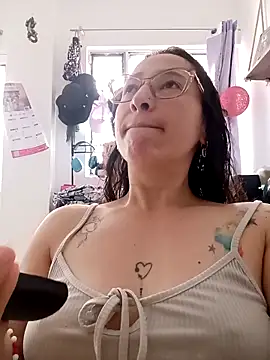 Snapshot of emilypoppy3 chatting on May 8, 12:43 pm emilypoppy3 online show from May 8, 12:43 pm