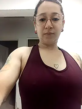 Snapshot of emilypoppy3 chatting on May 12, 10:29 pm emilypoppy3 online show from May 12, 10:29 pm