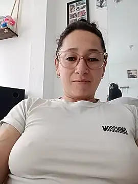 Snapshot of emilypoppy3 chatting on May 13, 7:11 pm emilypoppy3 online show from May 13, 7:11 pm