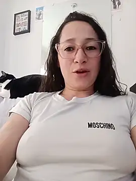 Snapshot of emilypoppy3 chatting on May 21, 8:27 pm emilypoppy3 online show from May 21, 8:27 pm