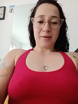 Snapshot of emilypoppy3 chatting on May 24, 12:43 pm emilypoppy3 online show from May 24, 12:43 pm