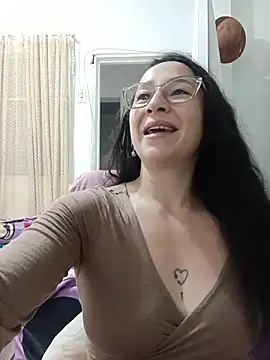 Snapshot of emilypoppy3 chatting on May 26, 8:49 pm emilypoppy3 online show from May 26, 8:49 pm