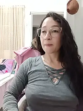 Snapshot of emilypoppy3 chatting on May 27, 10:07 pm emilypoppy3 online show from May 27, 10:07 pm